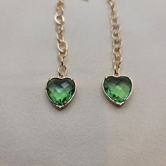 Dangling earrings with green hearts 💚 - Picture 3 of 3